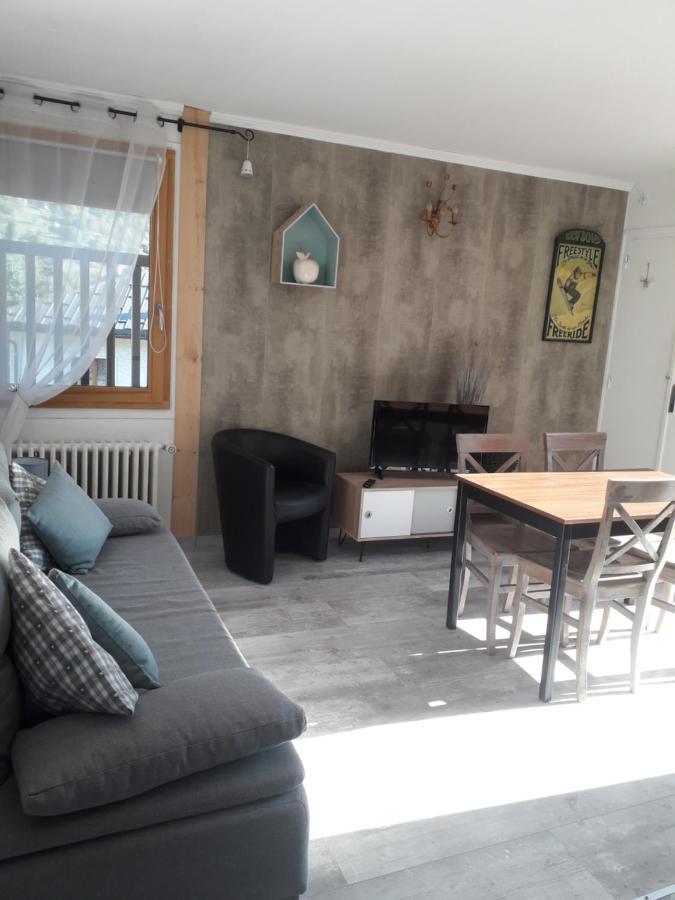 Enclos savoyard Appartement meublé 1chambre 1 canapé lits 3personnes Grand-Aigueblanche Exterior foto