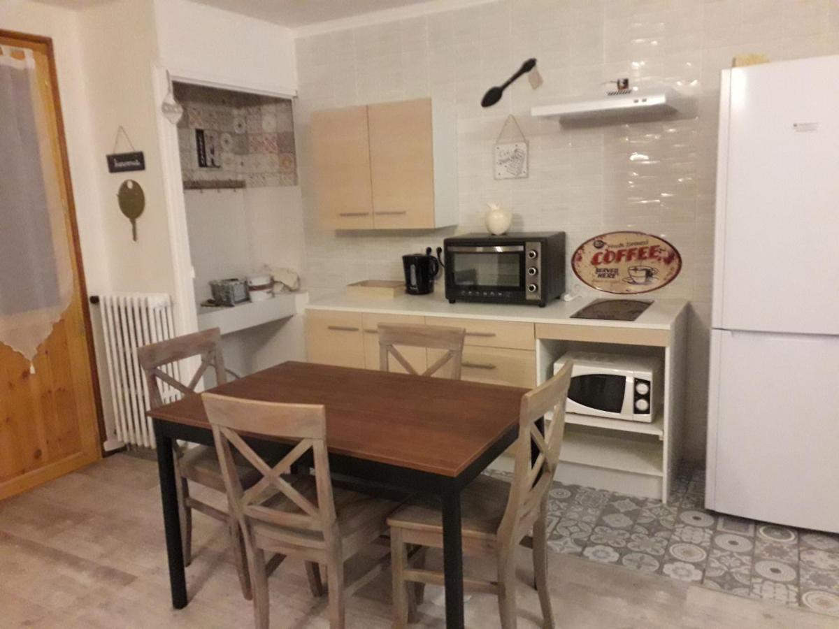 Enclos savoyard Appartement meublé 1chambre 1 canapé lits 3personnes Grand-Aigueblanche Exterior foto
