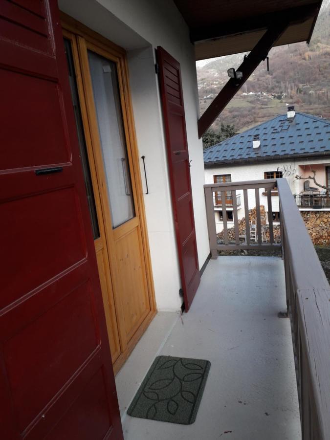 Enclos savoyard Appartement meublé 1chambre 1 canapé lits 3personnes Grand-Aigueblanche Exterior foto
